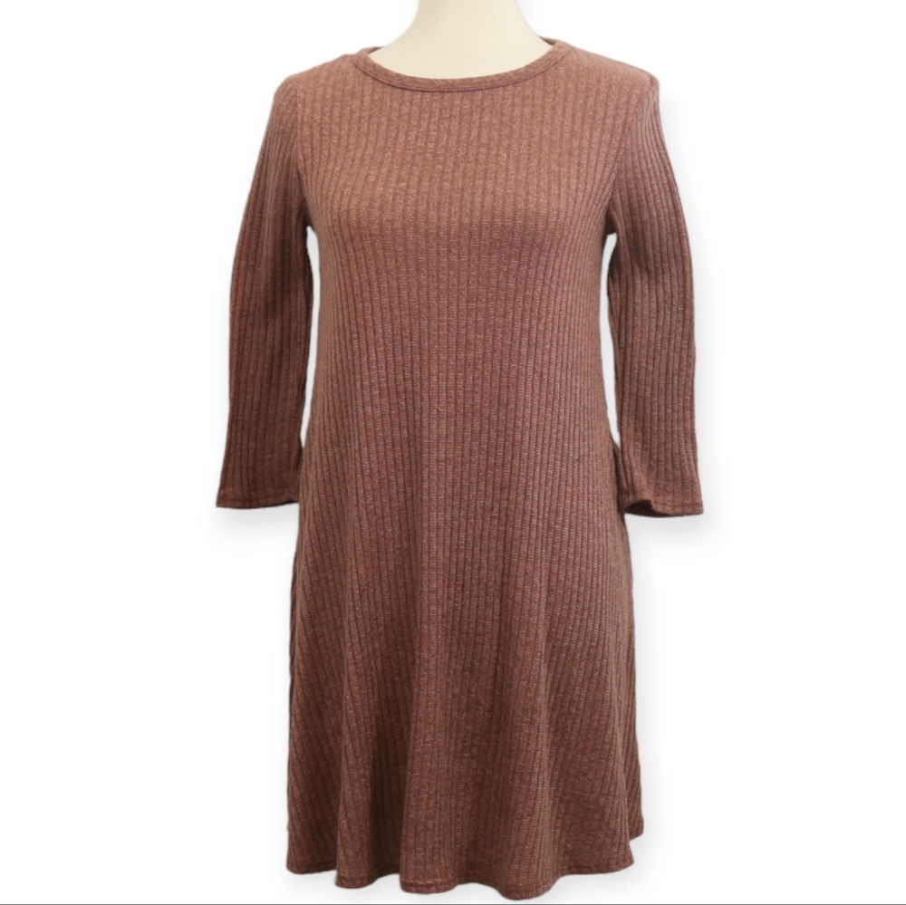 Pinc Ribbed Knit Shift Dress - Picture 2 of 9